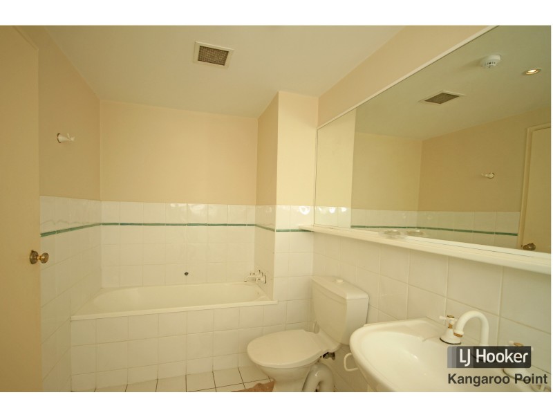 19/10 Goodwin Street, Kangaroo Point QLD 4169