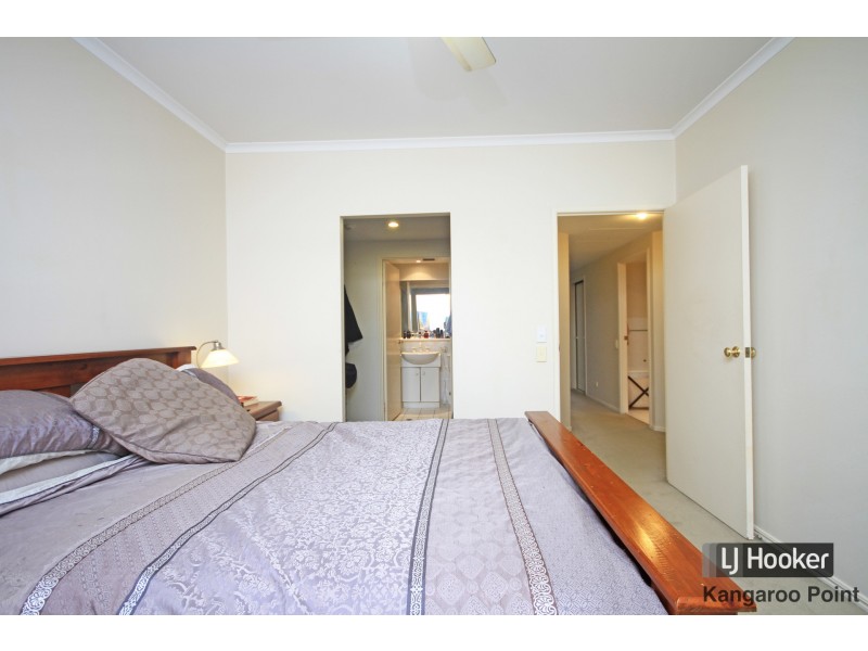 19/10 Goodwin Street, Kangaroo Point QLD 4169