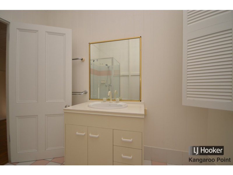 37 Baines Street, Kangaroo Point QLD 4169