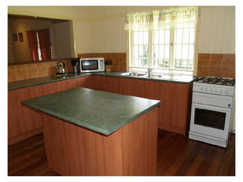 9 Morehead Avenue, Norman Park QLD 4170