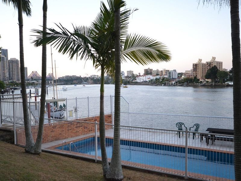 2/64 Thorn Street, Kangaroo Point QLD 4169