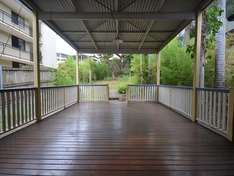 11 Eskgrove St, East Brisbane QLD 4169