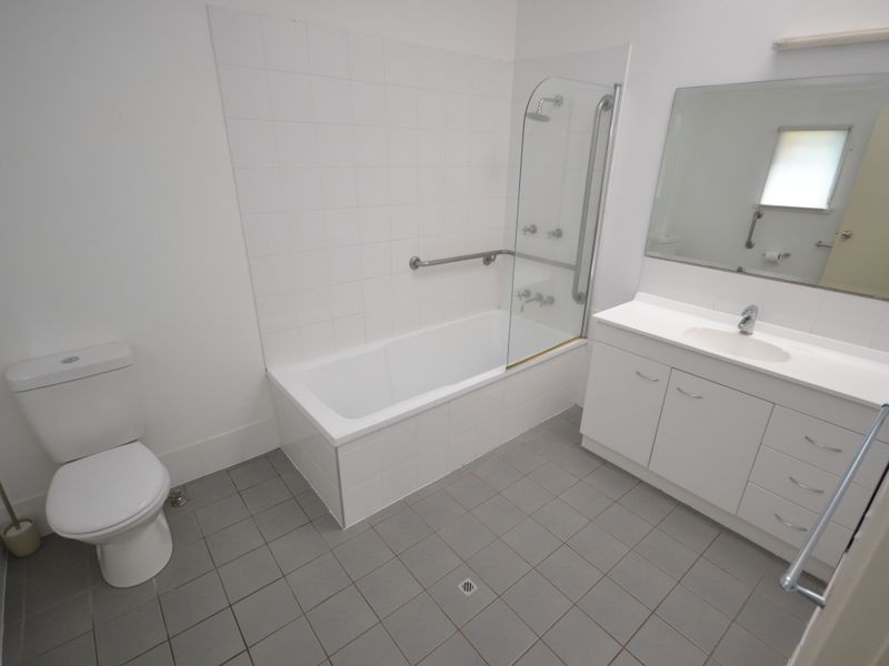 11 Eskgrove St, East Brisbane QLD 4169