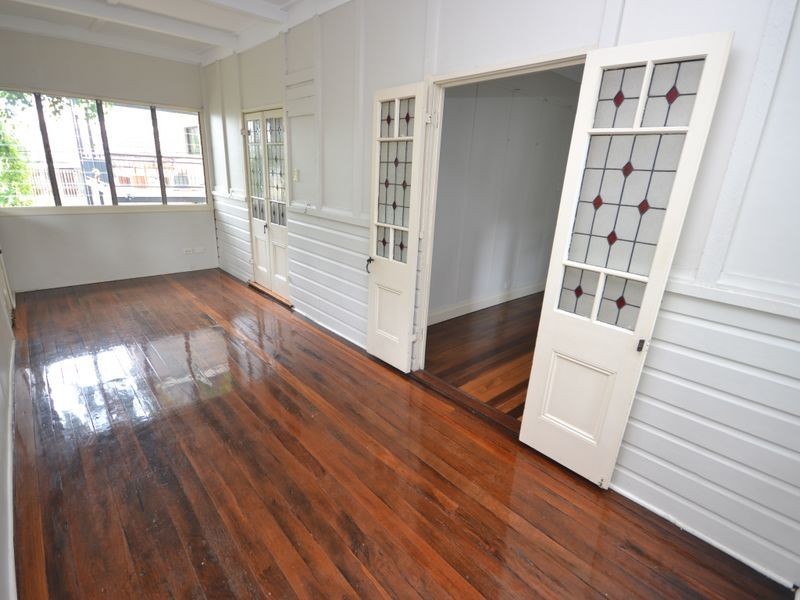 11 Eskgrove St, East Brisbane QLD 4169