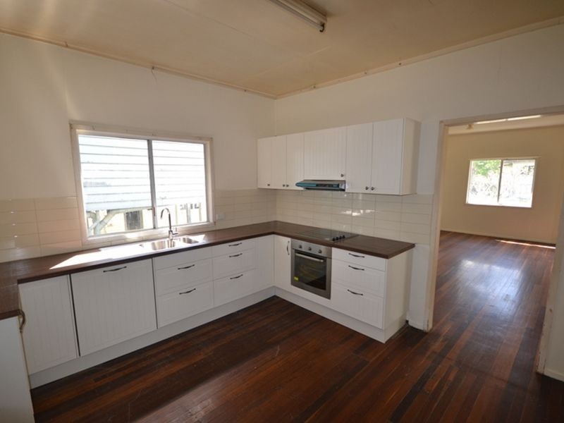 36 Lancelot Street, Tennyson QLD 4105