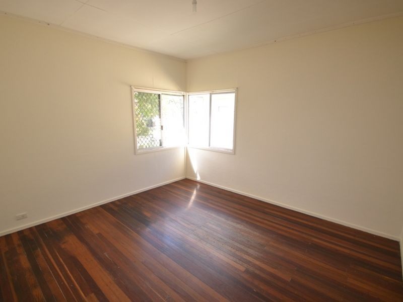 36 Lancelot Street, Tennyson QLD 4105