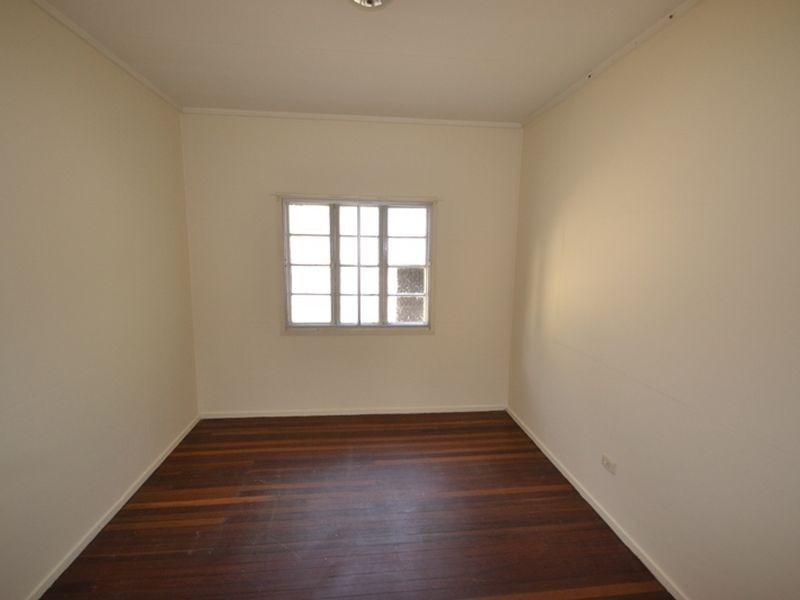 36 Lancelot Street, Tennyson QLD 4105