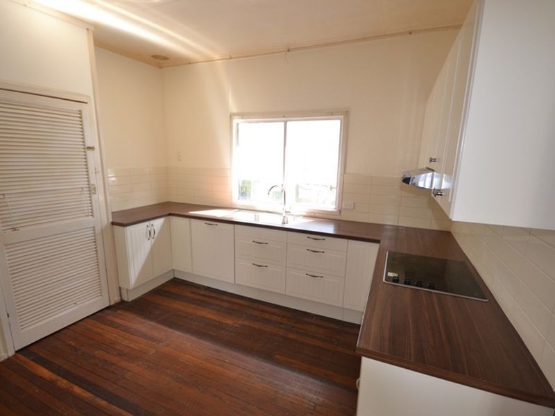 36 Lancelot Street, Tennyson QLD 4105