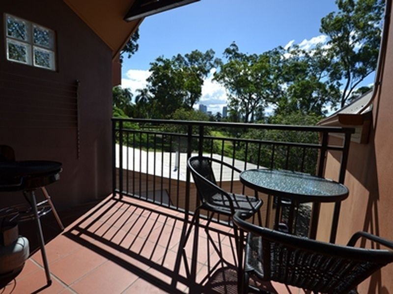 10/84 LYTTON ROAD, East Brisbane QLD 4169