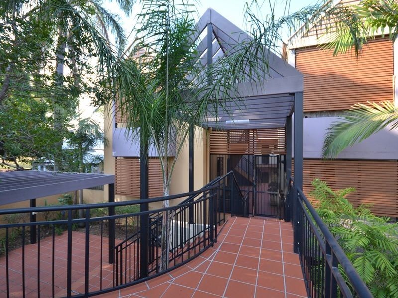 10/84 LYTTON ROAD, East Brisbane QLD 4169