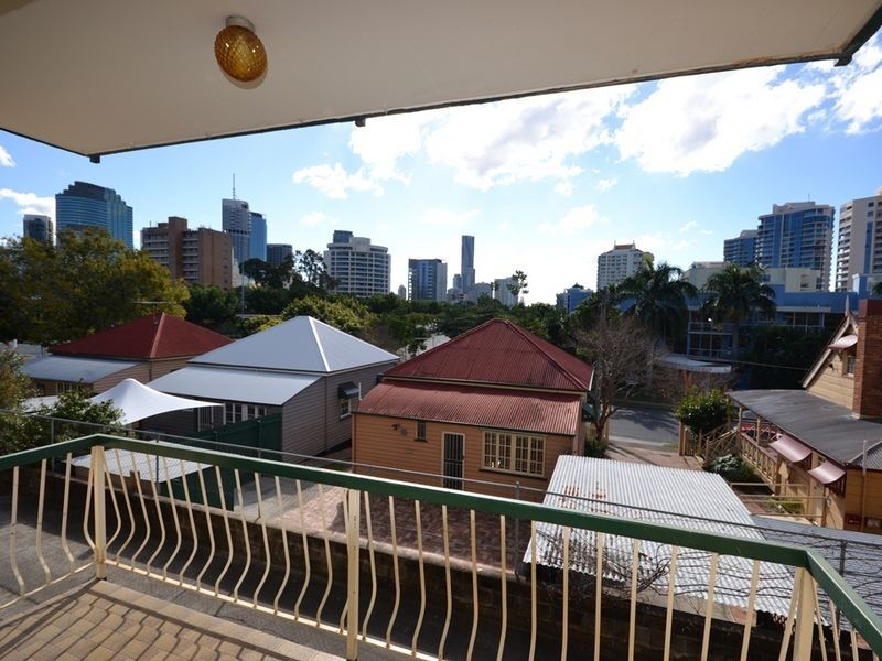 2/9 Lambert Street, Kangaroo Point QLD 4169