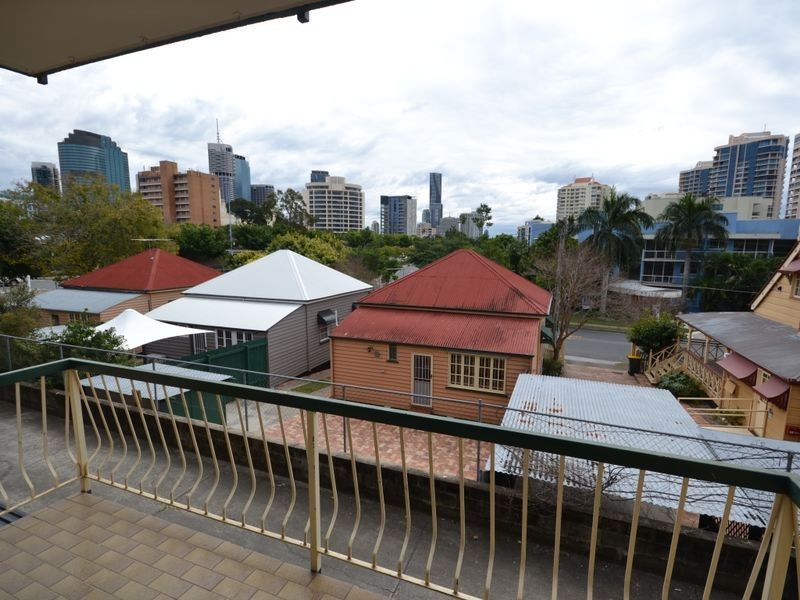 2/9 Lambert Street, Kangaroo Point QLD 4169