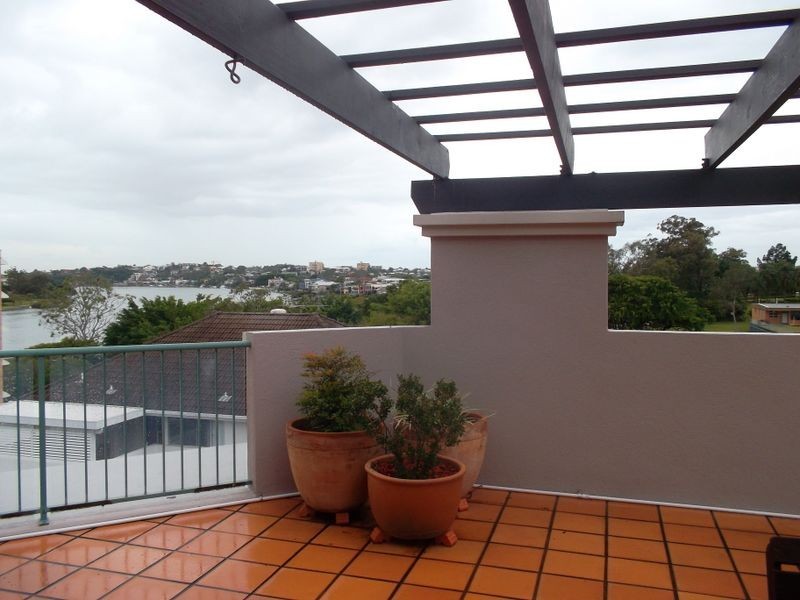 24/219 Wellington Road, Kangaroo Point QLD 4169