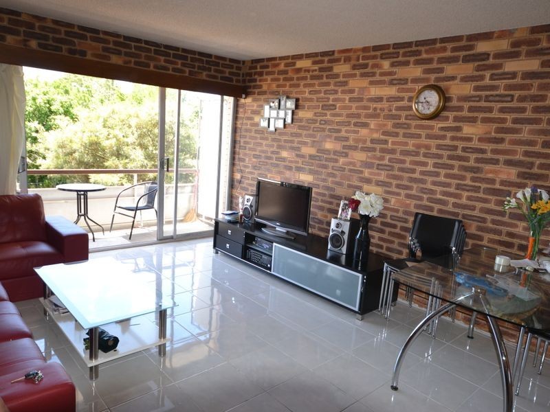 2/745 Logan Rd, Greenslopes QLD 4120