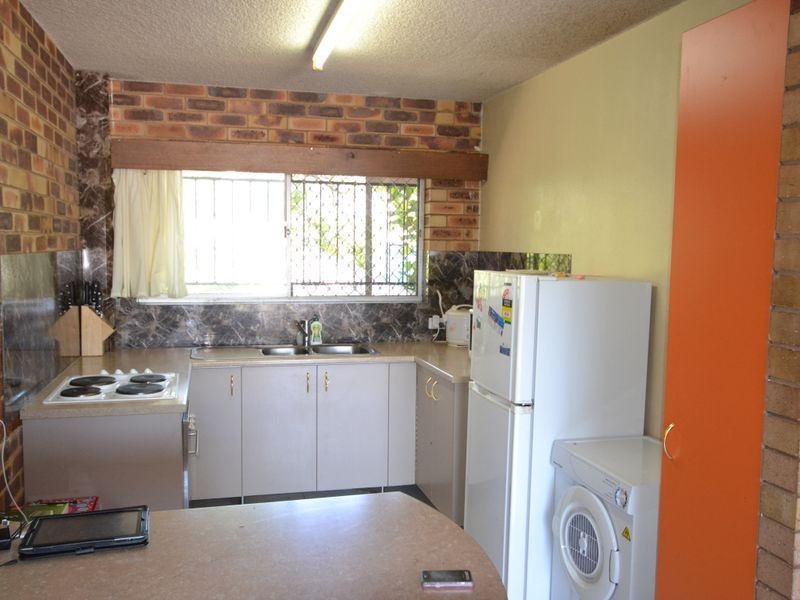 2/745 Logan Rd, Greenslopes QLD 4120