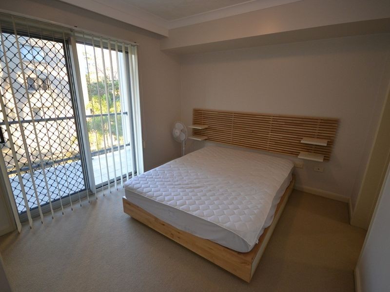 2/19 Thorn Street, Kangaroo Point QLD 4169