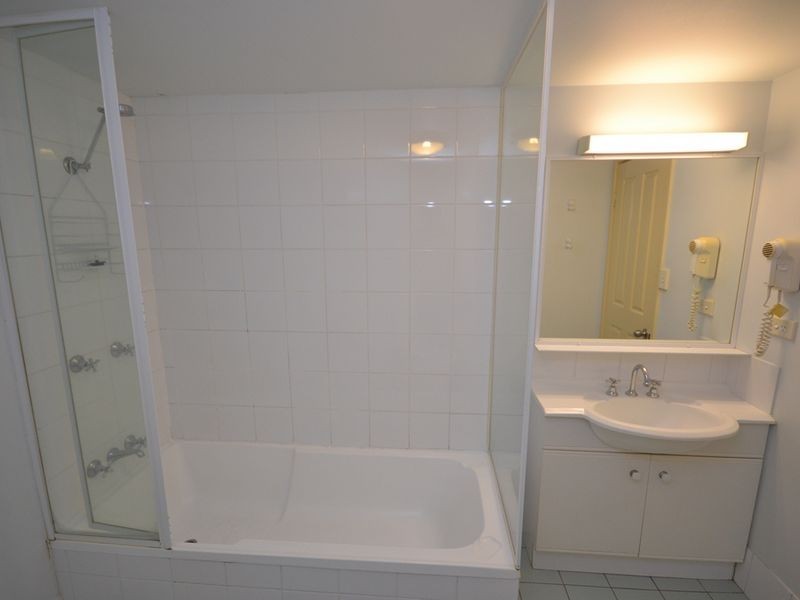 224/85 Deakin Street, Kangaroo Point QLD 4169