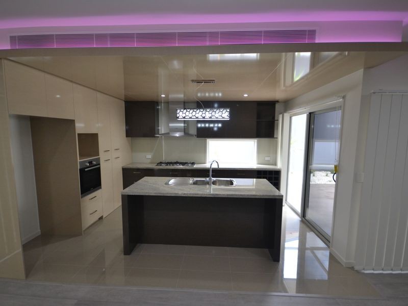 16 Llewellyn Street, Kangaroo Point QLD 4169