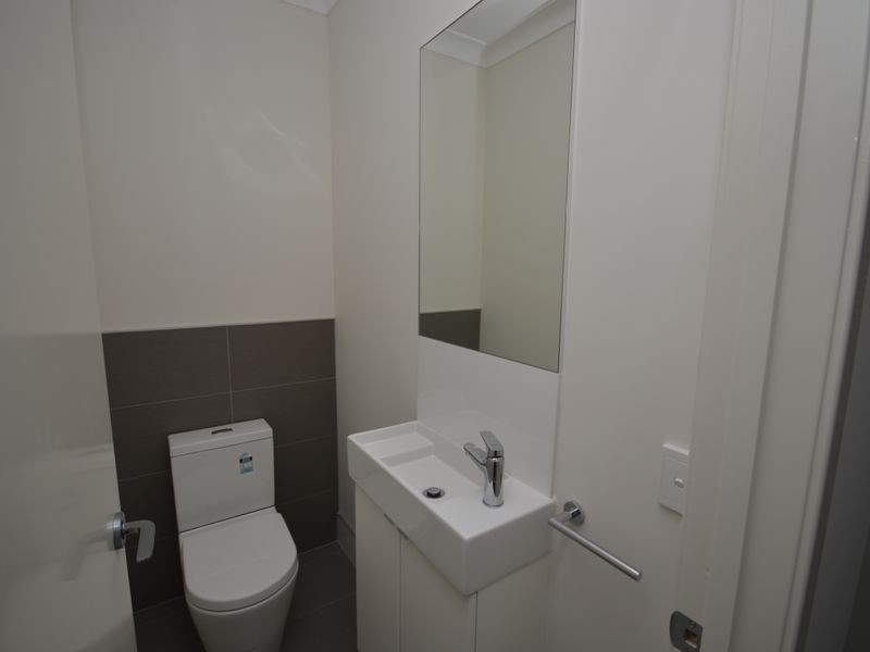 16 Llewellyn Street, Kangaroo Point QLD 4169