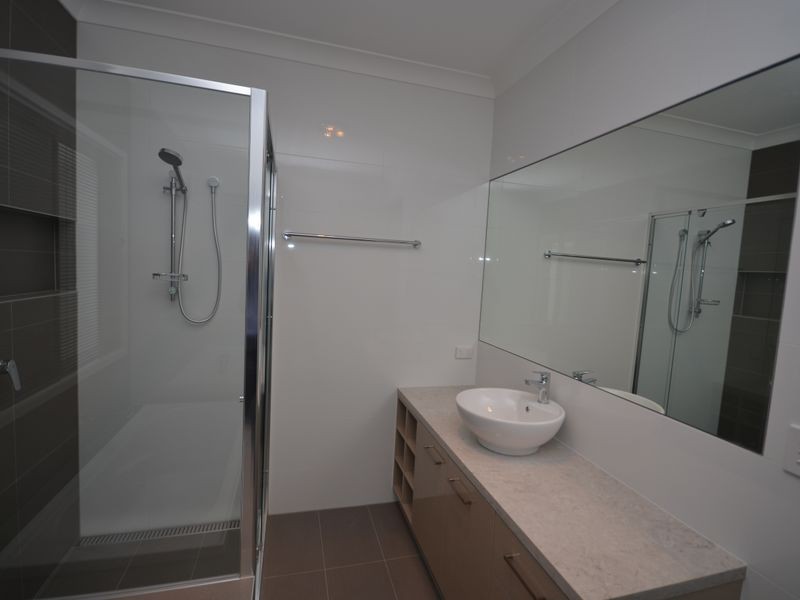 16 Llewellyn Street, Kangaroo Point QLD 4169