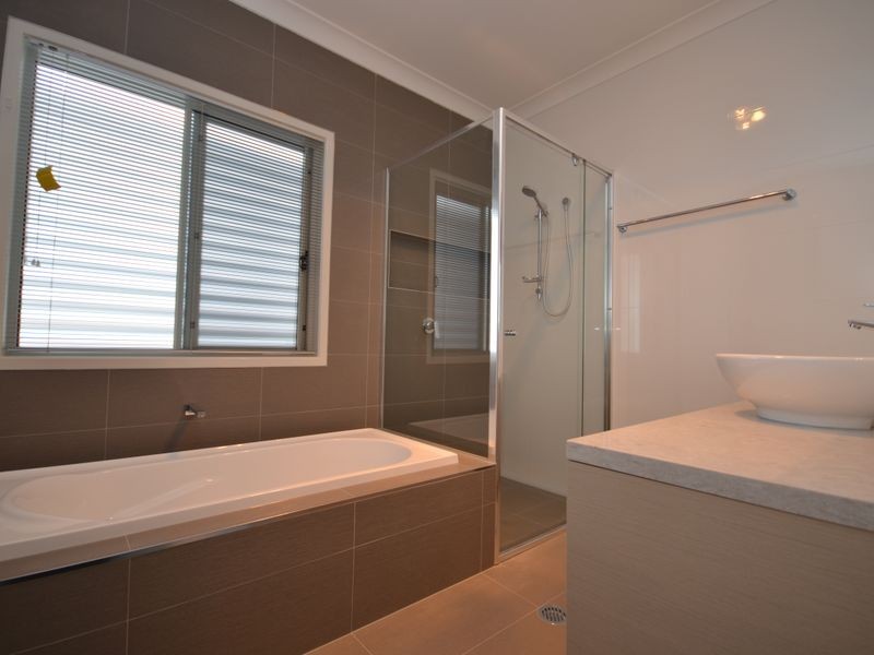 16 Llewellyn Street, Kangaroo Point QLD 4169