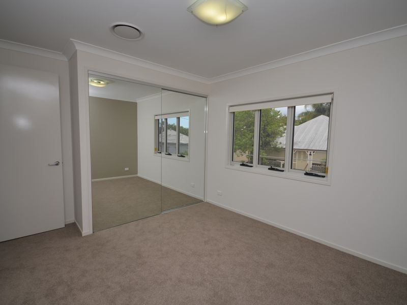 16 Llewellyn Street, Kangaroo Point QLD 4169