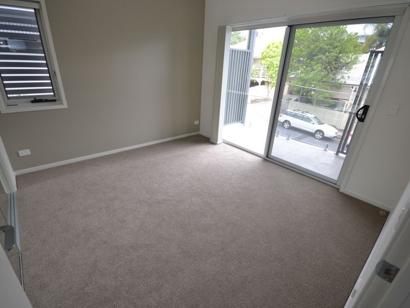 16 Llewellyn Street, Kangaroo Point QLD 4169