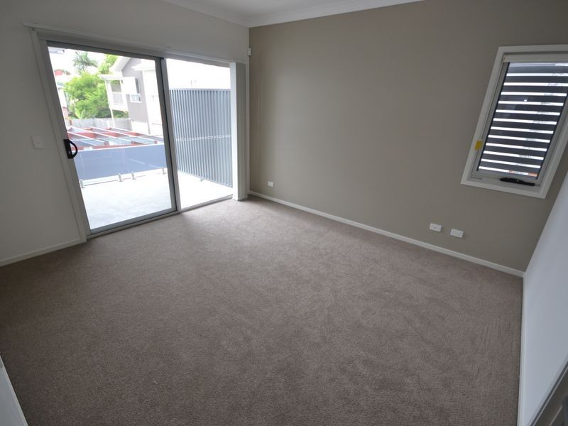 16 Llewellyn Street, Kangaroo Point QLD 4169