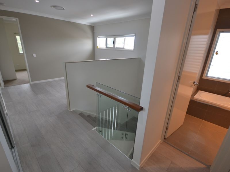 16 Llewellyn Street, Kangaroo Point QLD 4169