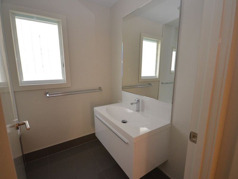 33 Rosina Street, Kangaroo Point QLD 4169