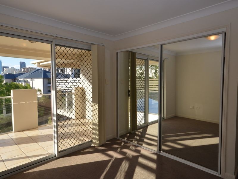 15/275 Shafston Avenue, Kangaroo Point QLD 4169