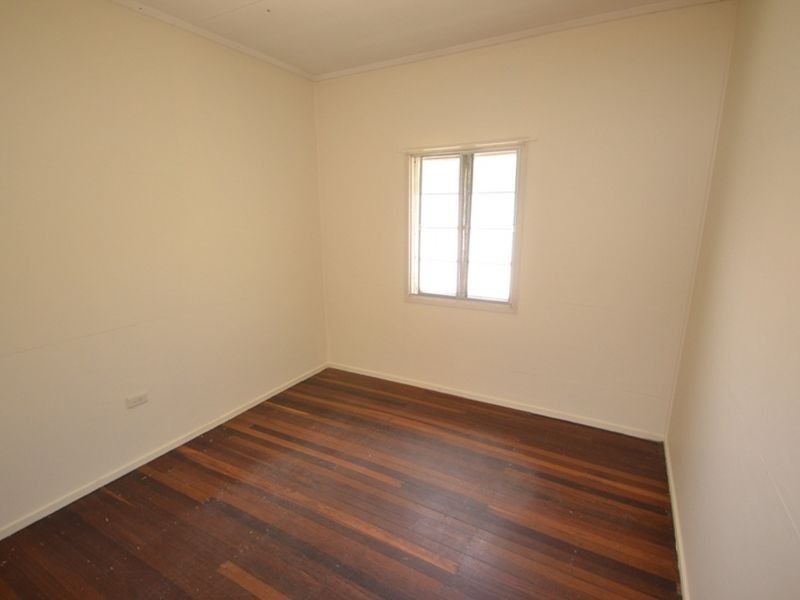 36 Lancelot Street, Tennyson QLD 4105