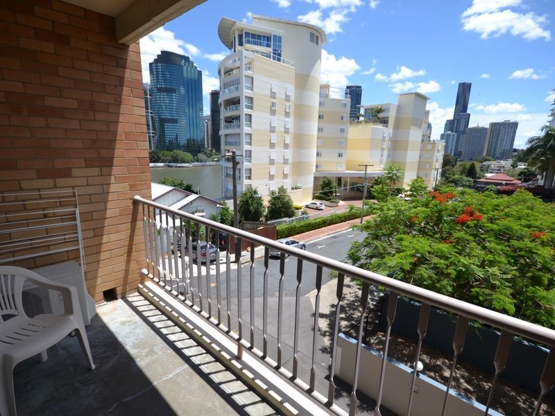 204/355 Main Street, Kangaroo Point QLD 4169