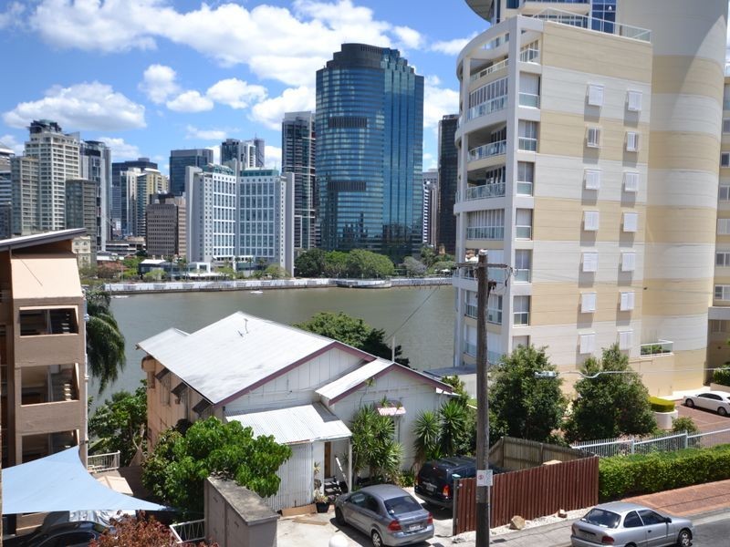 204/355 Main Street, Kangaroo Point QLD 4169