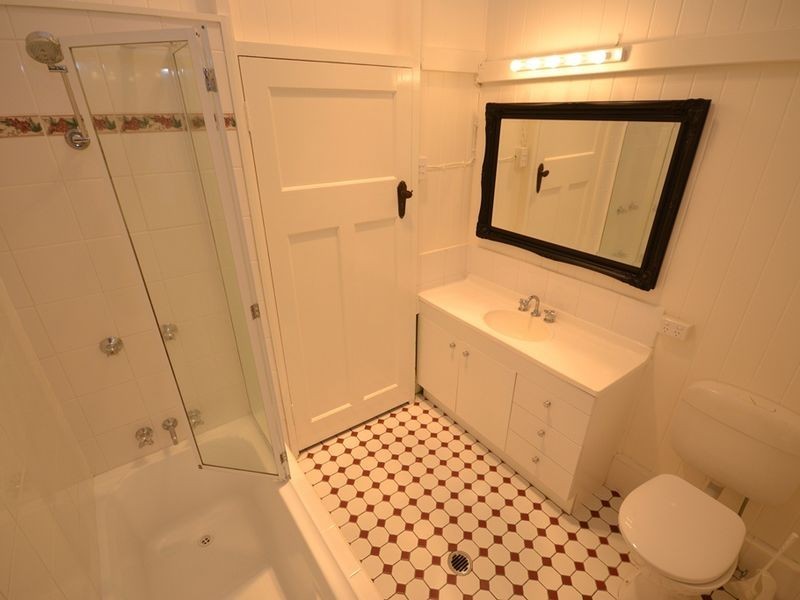 42 Orchard Street, Hawthorne QLD 4171