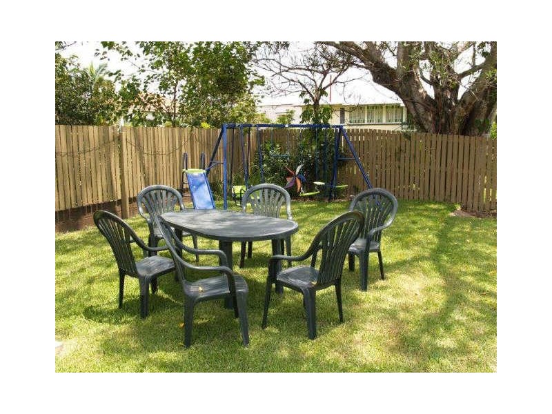 9 Morehead Avenue, Norman Park QLD 4170