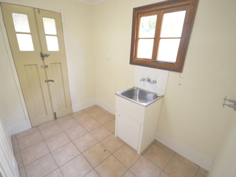 27 Neville Street, Kangaroo Point QLD 4169