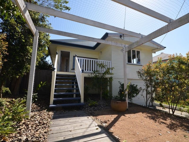 114 Bennetts Road, Norman Park QLD 4170