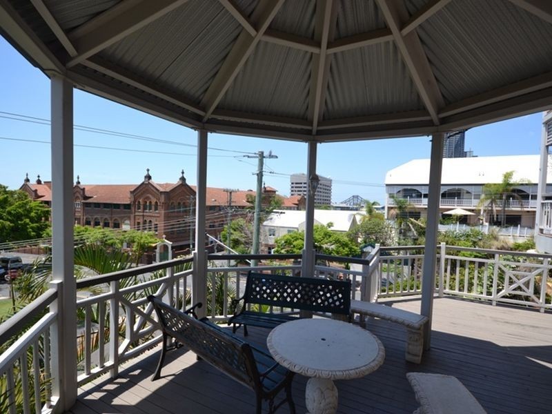 17/142 St Pauls Terrace, Spring Hill QLD 4000