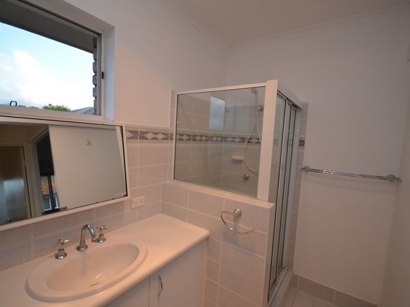 2/30 Kennington Road, Camp Hill QLD 4152