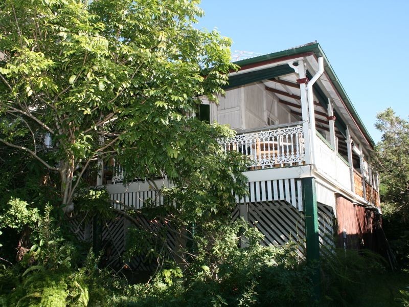 16 Hanworth Street, East Brisbane QLD 4169