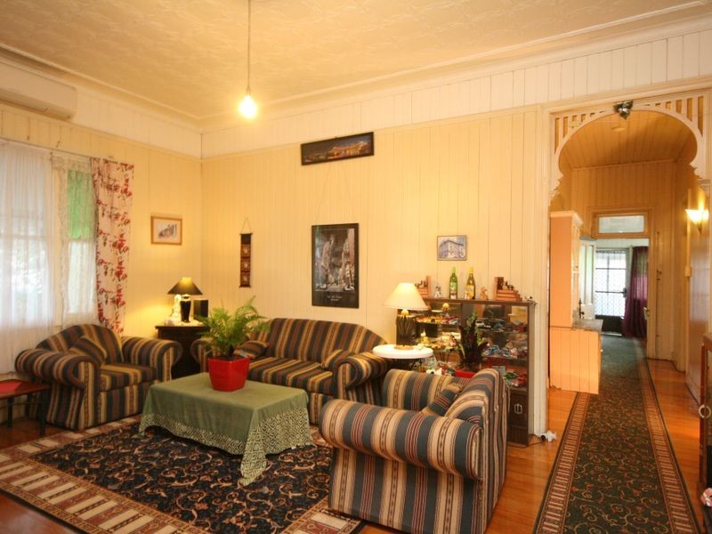 16 Hanworth Street, East Brisbane QLD 4169