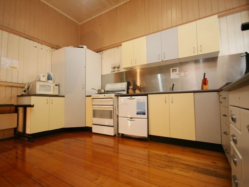 16 Hanworth Street, East Brisbane QLD 4169