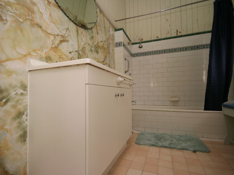 16 Hanworth Street, East Brisbane QLD 4169