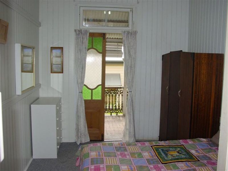 16 Hanworth Street, East Brisbane QLD 4169