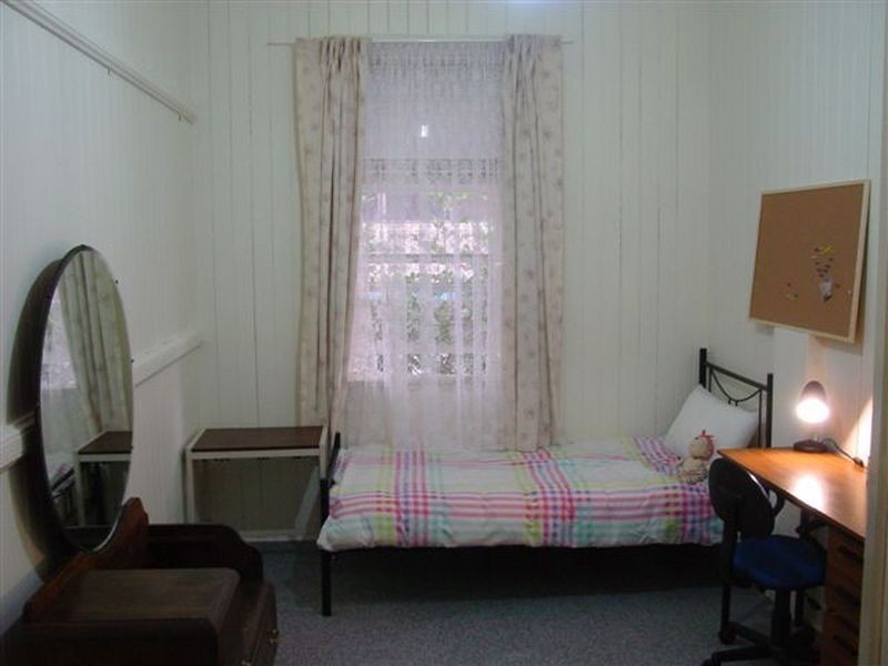 16 Hanworth Street, East Brisbane QLD 4169