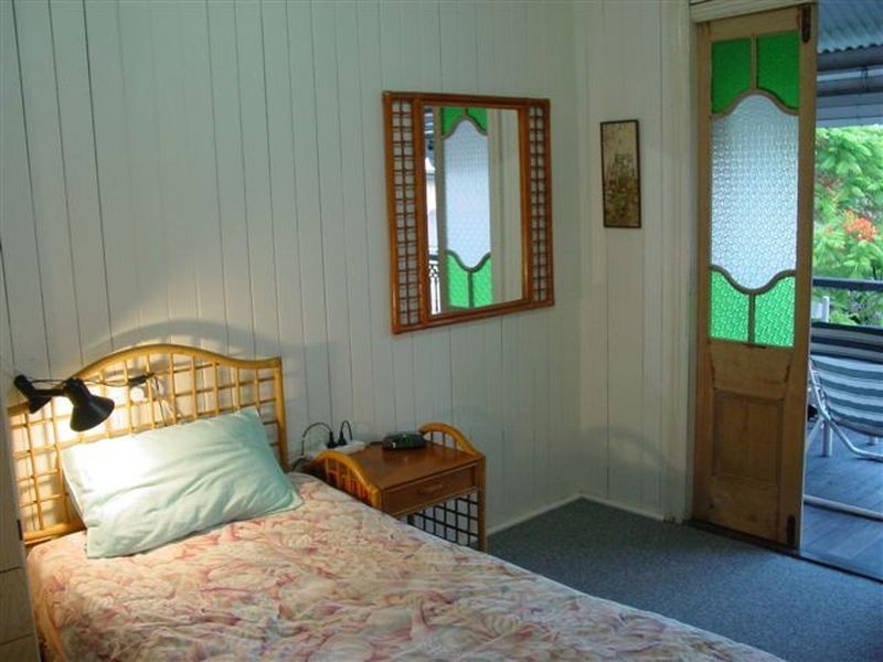 16 Hanworth Street, East Brisbane QLD 4169