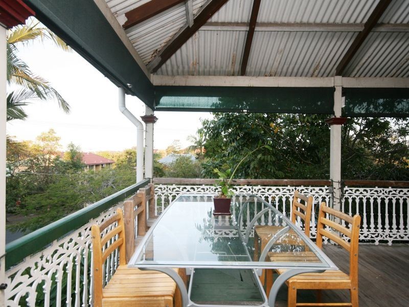 16 Hanworth Street, East Brisbane QLD 4169