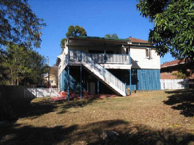 98 Macrossan Avenue, Norman Park QLD 4170