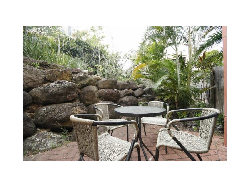 15/16 Norman Crescent, Norman Park QLD 4170